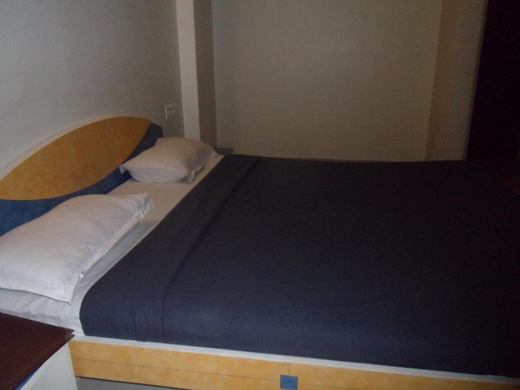 Hotel Dudawat Αχμπανταμπάντ Δωμάτιο φωτογραφία