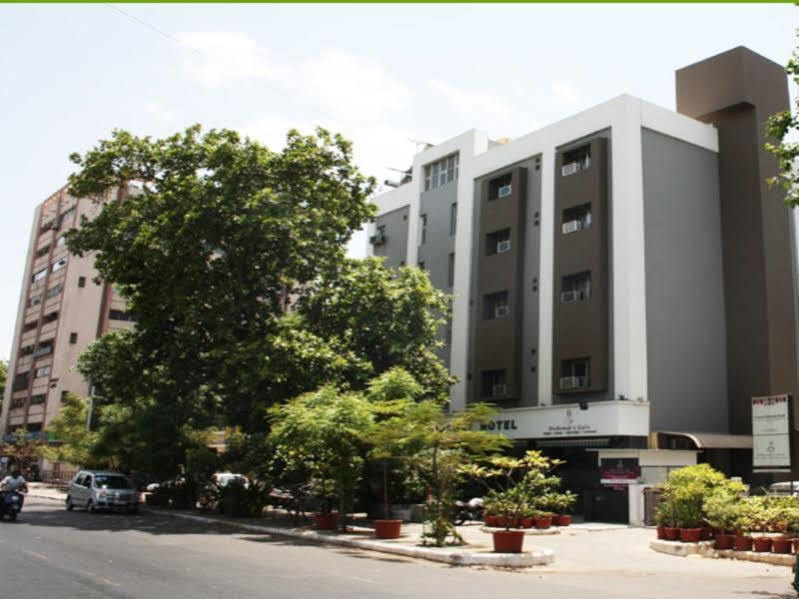 Hotel Dudawat Αχμπανταμπάντ Εξωτερικό φωτογραφία