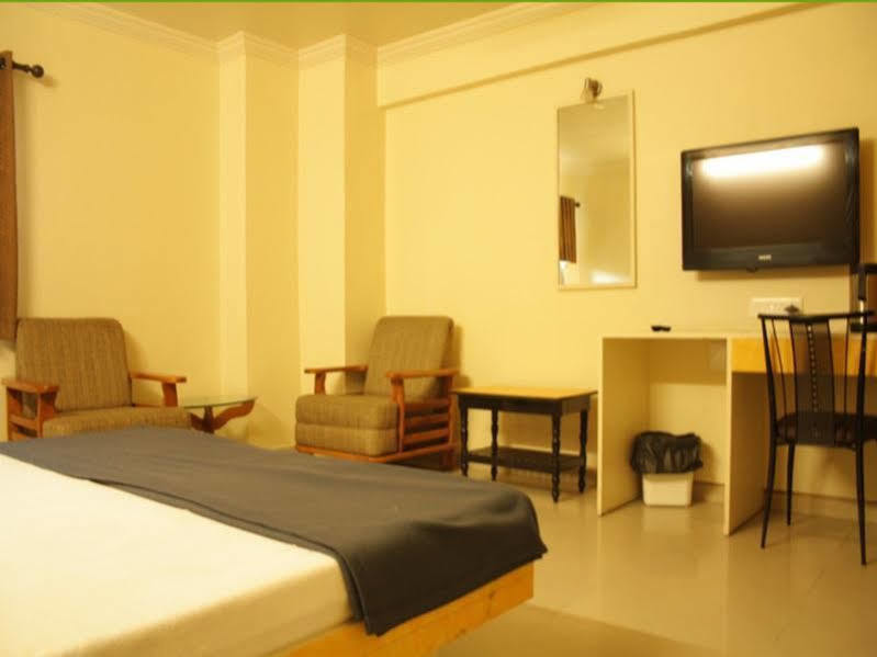 Hotel Dudawat Αχμπανταμπάντ Εξωτερικό φωτογραφία