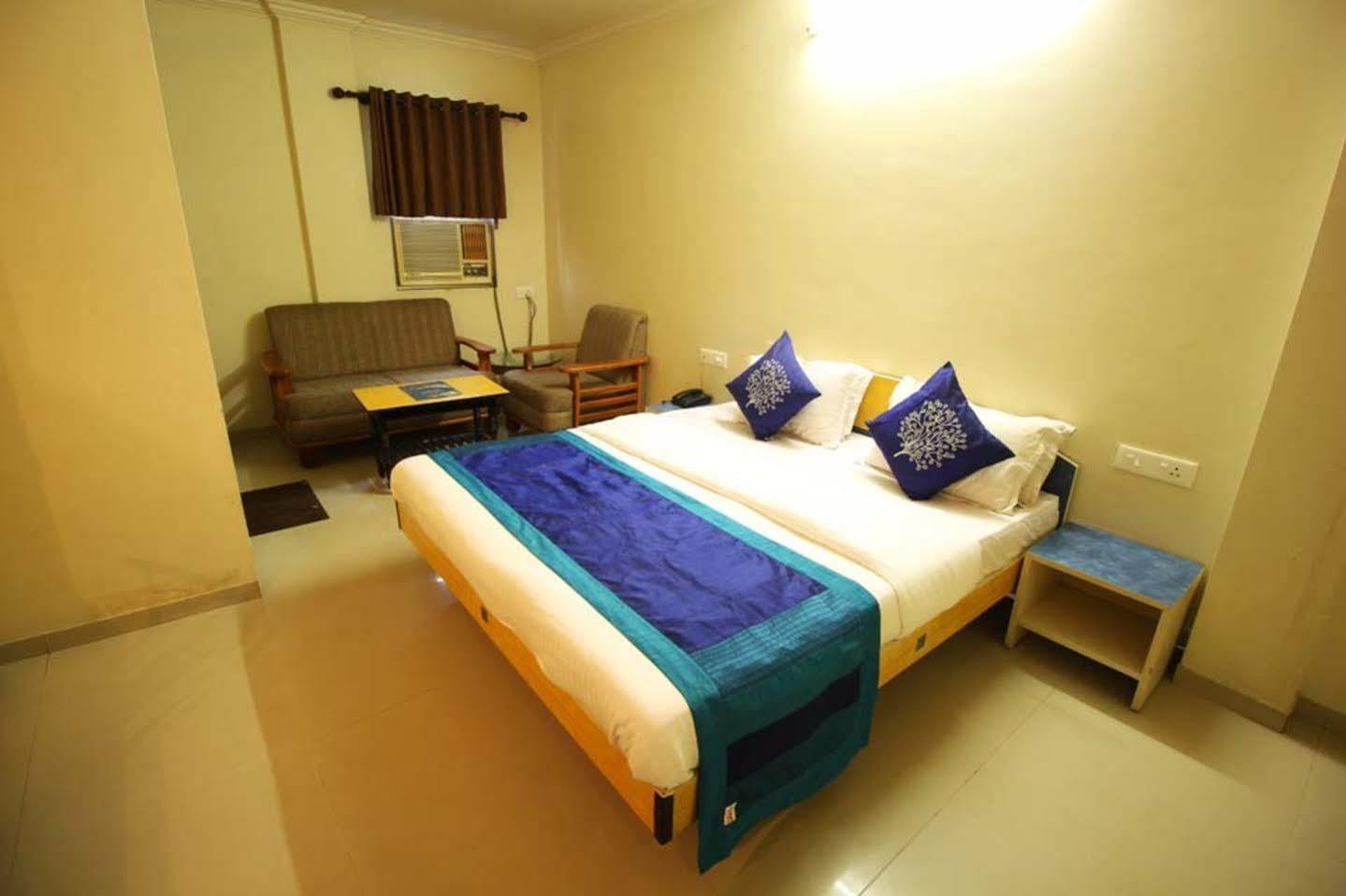 Hotel Dudawat Αχμπανταμπάντ Εξωτερικό φωτογραφία
